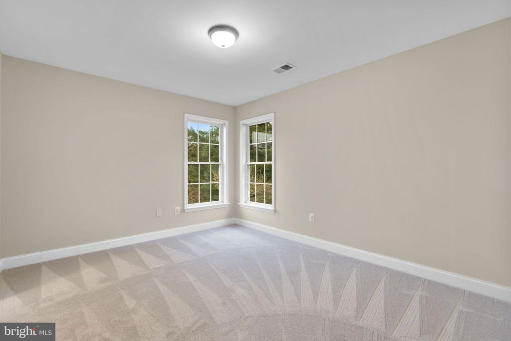 Image 17 of property listing at 9712 CENTENNIAL MEADOWS LN, Ellicott City, MD 21042
