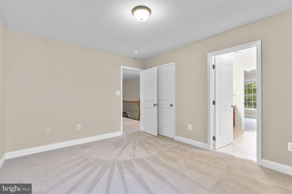 Image 18 of property listing at 9712 CENTENNIAL MEADOWS LN, Ellicott City, MD 21042