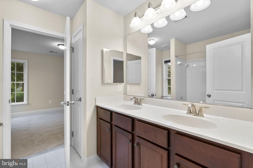 Image 19 of property listing at 9712 CENTENNIAL MEADOWS LN, Ellicott City, MD 21042