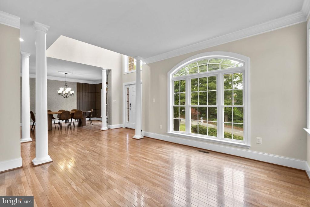 Image 3 of property listing at 9712 CENTENNIAL MEADOWS LN, Ellicott City, MD 21042