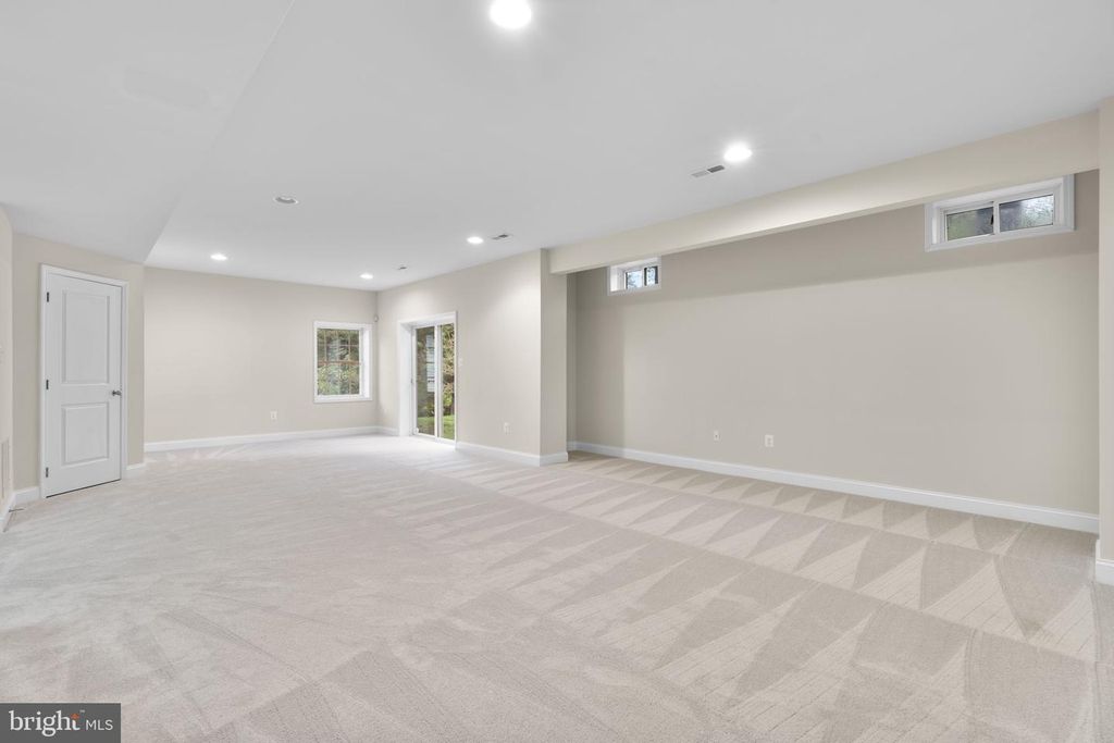 Image 22 of property listing at 9712 CENTENNIAL MEADOWS LN, Ellicott City, MD 21042