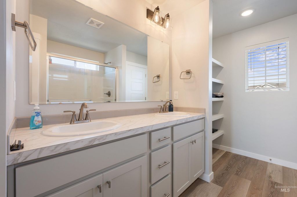 7585 E Flyway St, Nampa, ID 83687 photo 5
