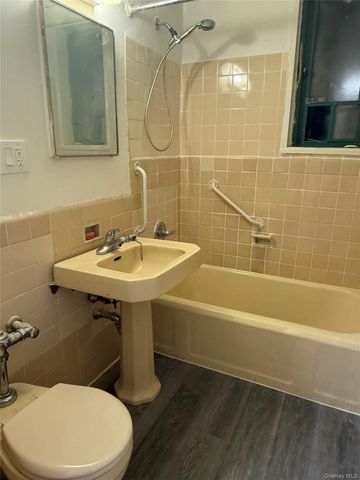 2240 E Tremont Avenue 4B, Bronx, NY 10462