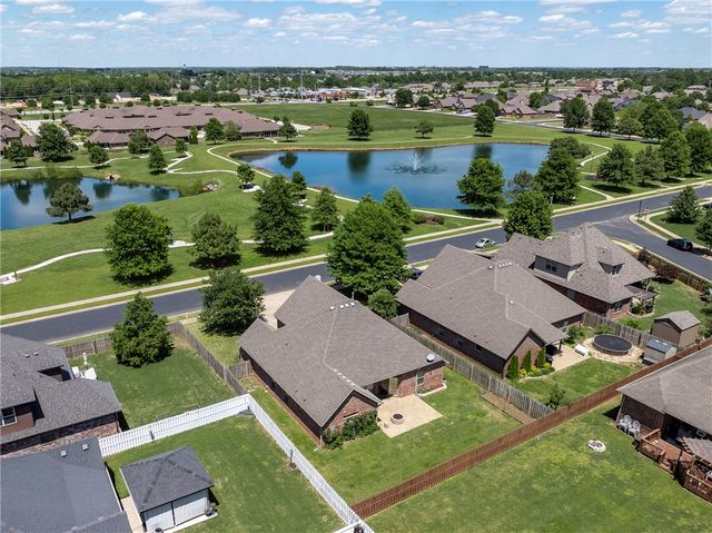 3905 SW Gemstone Boulevard, Bentonville, AR 72713