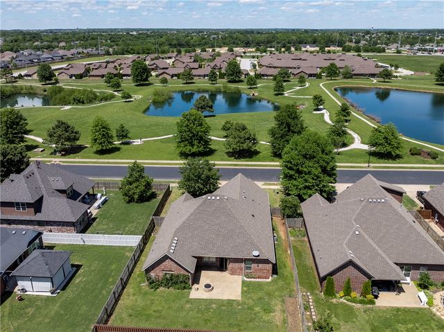 3905 SW Gemstone Boulevard, Bentonville, AR 72713