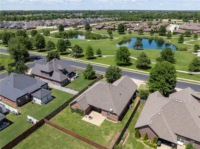 3905 SW Gemstone Boulevard, Bentonville, AR 72713