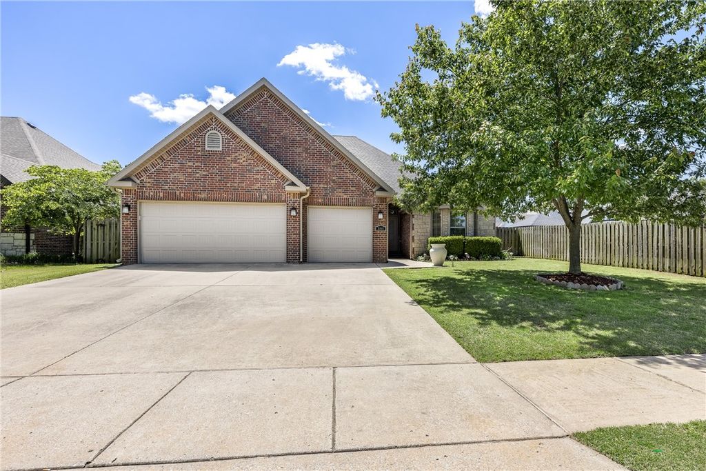 3905 SW Gemstone Boulevard, Bentonville, AR 72713