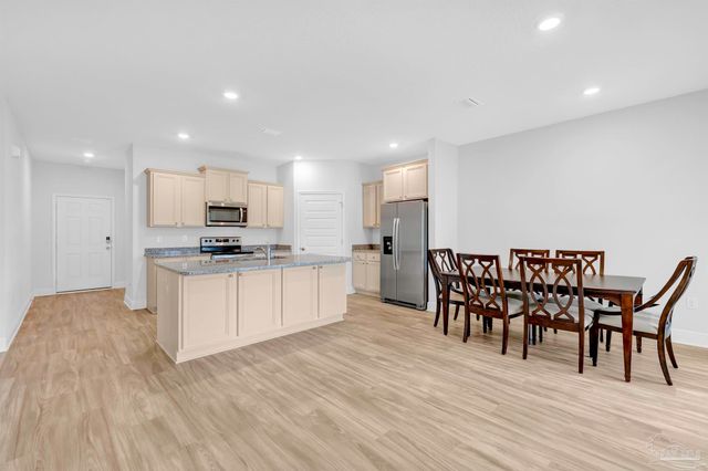 7975 Burnside Loop, Pensacola, FL 32526