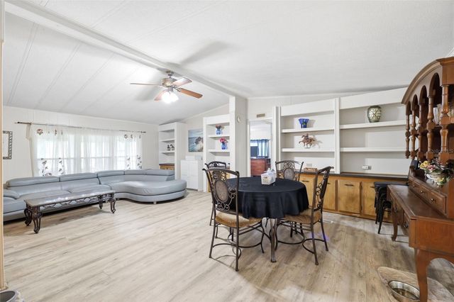 7663 CR 247, Lake Panasoffkee, FL 33538