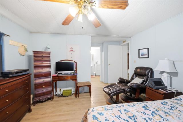 7663 CR 247, Lake Panasoffkee, FL 33538
