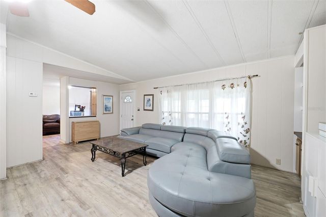 7663 CR 247, Lake Panasoffkee, FL 33538