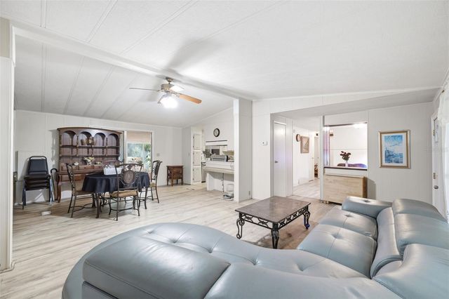 7663 CR 247, Lake Panasoffkee, FL 33538
