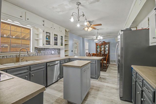 903 Horlock Street, Navasota, TX 77868