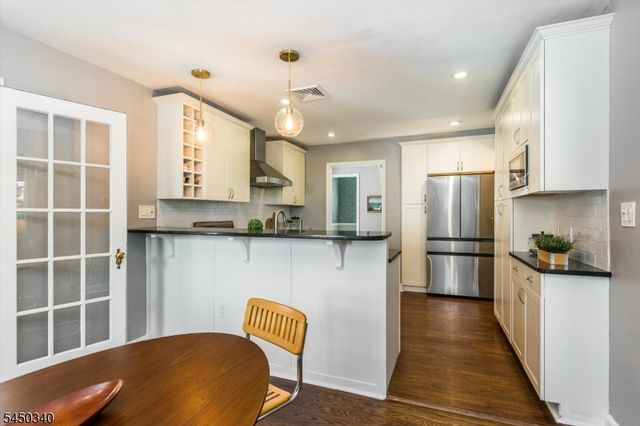 195 Stonehouse Rd, Bloomfield Twp., NJ 07028
