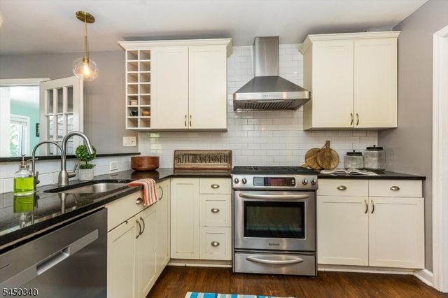 195 Stonehouse Rd, Bloomfield Twp., NJ 07028