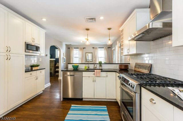 195 Stonehouse Rd, Bloomfield Twp., NJ 07028