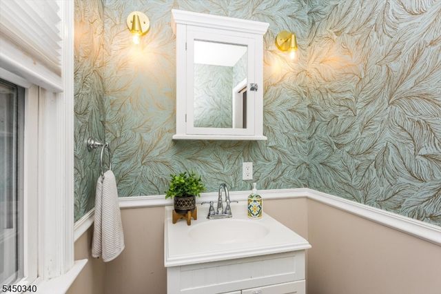 195 Stonehouse Rd, Bloomfield Twp., NJ 07028