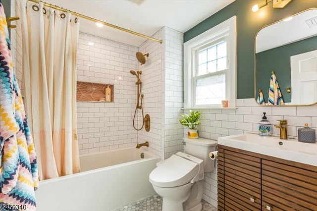 195 Stonehouse Rd, Bloomfield Twp., NJ 07028