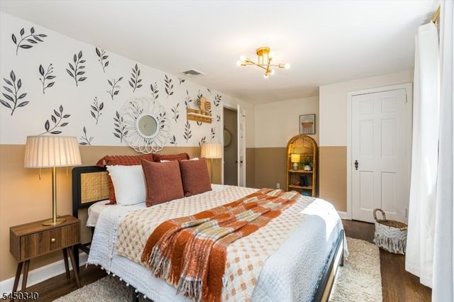 195 Stonehouse Rd, Bloomfield Twp., NJ 07028