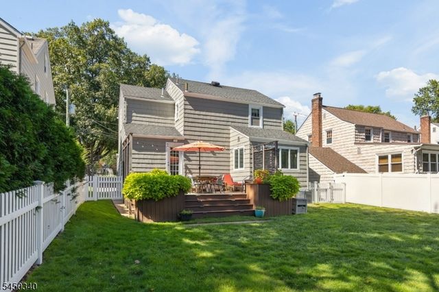 195 Stonehouse Rd, Bloomfield Twp., NJ 07028