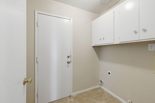 4360 Armadale Way, Sacramento, CA 95823