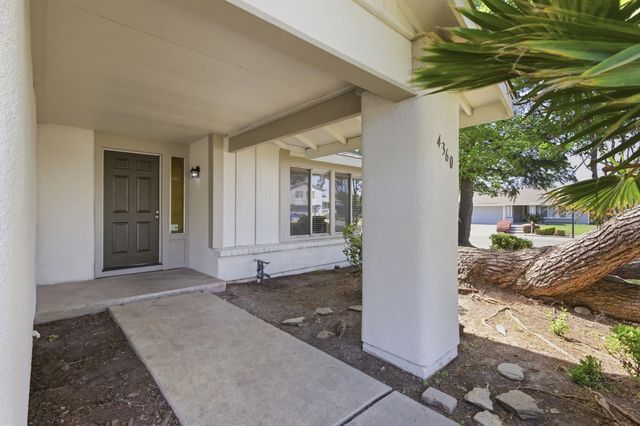 4360 Armadale Way, Sacramento, CA 95823