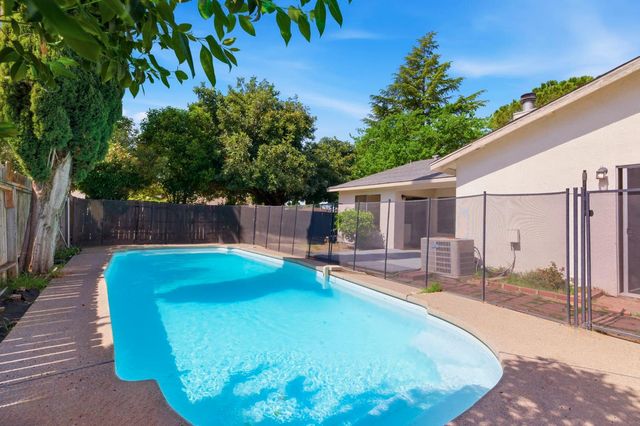 4360 Armadale Way, Sacramento, CA 95823