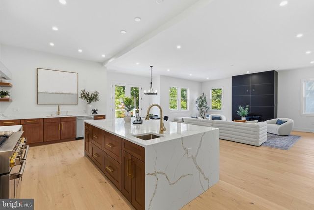 4008 BURKE STATION RD, Fairfax, VA 22032