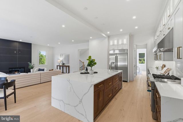 4008 BURKE STATION RD, Fairfax, VA 22032