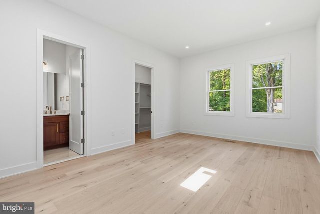 4008 BURKE STATION RD, Fairfax, VA 22032