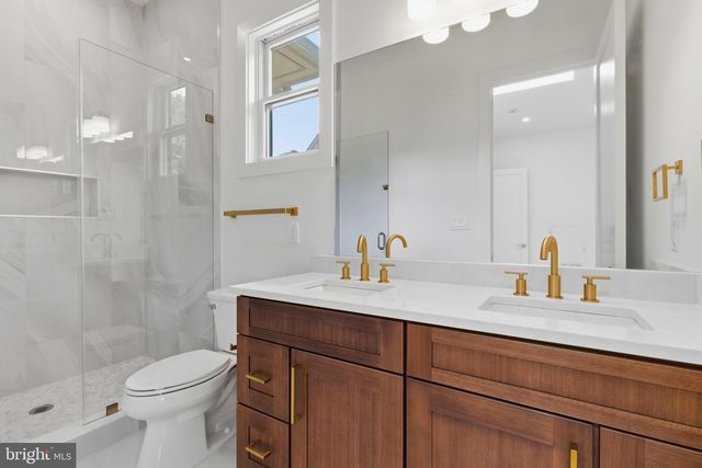 4008 BURKE STATION RD, Fairfax, VA 22032