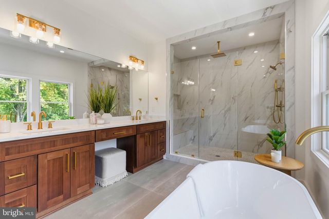 4008 BURKE STATION RD, Fairfax, VA 22032