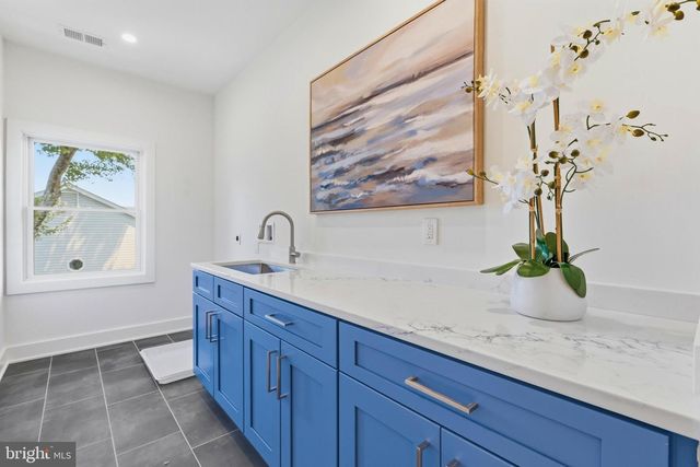 4008 BURKE STATION RD, Fairfax, VA 22032
