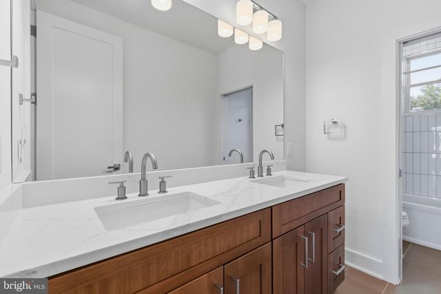 4008 BURKE STATION RD, Fairfax, VA 22032