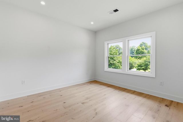 4008 BURKE STATION RD, Fairfax, VA 22032