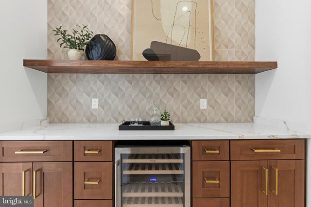 4008 BURKE STATION RD, Fairfax, VA 22032