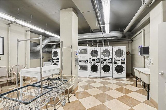 333 W Meyer Boulevard 305, Kansas City, MO 64113