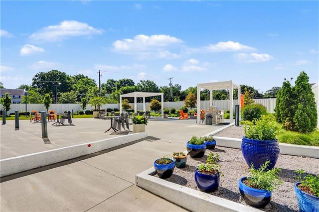 333 W Meyer Boulevard 305, Kansas City, MO 64113