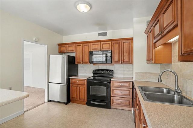 333 W Meyer Boulevard 305, Kansas City, MO 64113