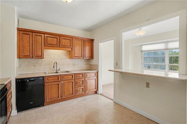333 W Meyer Boulevard 305, Kansas City, MO 64113