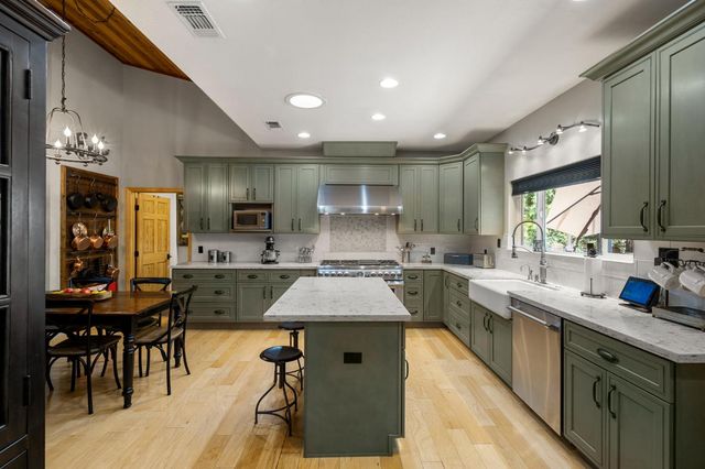 1641 Meadowview Rd, Arnold, CA 95223