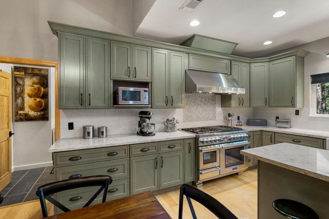 1641 Meadowview Rd, Arnold, CA 95223