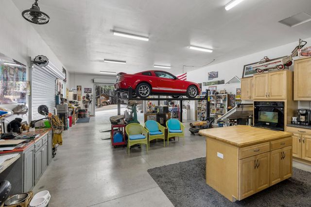 1641 Meadowview Rd, Arnold, CA 95223