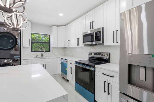 2999 NE 2ND Avenue, Boca Raton, FL 33431