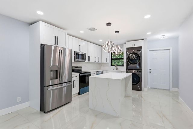 2999 NE 2ND Avenue, Boca Raton, FL 33431