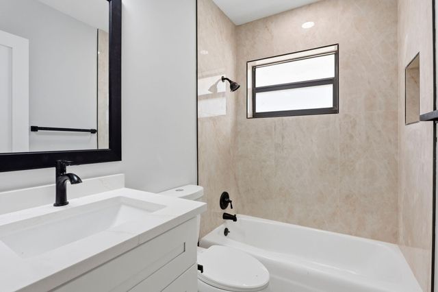 2999 NE 2ND Avenue, Boca Raton, FL 33431