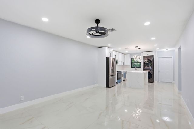 2999 NE 2ND Avenue, Boca Raton, FL 33431