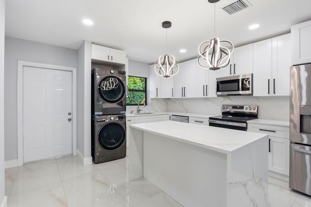 2999 NE 2ND Avenue, Boca Raton, FL 33431