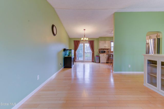 10 Florida Avenue, East Greenbush, NY 12144