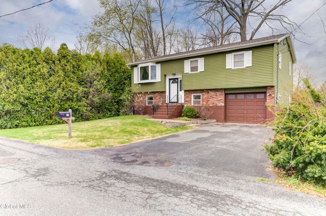 10 Florida Avenue, East Greenbush, NY 12144